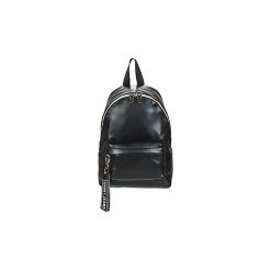 Plecaki Tommy Jeans TJW LOGO TAPE PU M BACKPACK. Czarne plecaki męskie Tommy Jeans, bez wzorów, z jeansu. Za 439,00 zł.