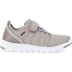 Sneakersy "Xunday" w kolorze szarym. Szare trampki chłopięce marki geox kids, z gumy. W wyprzedaży za 142,95 zł.