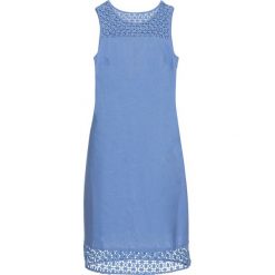 Sukienka lniana bonprix niebieski. Niebieskie sukienki damskie bonprix, na lato, w koronkowe wzory, z koronki, bez kołnierzyka, bez rękawów. Za 119,99 zł.