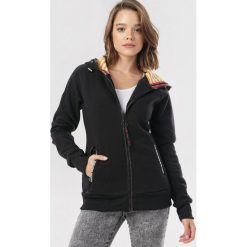Czarna Bluza Echolla. Czarne bluzy damskie Born2be, s, bez wzorów, bez rękawów, bez kaptura. Za 99,99 zł.
