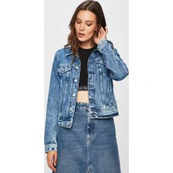 Pepe Jeans - Kurtka jeansowa Core Archive. Niebieskie kurtki damskie s, z bawełny, krótkie. W wyprzedaży za 279,90 zł.