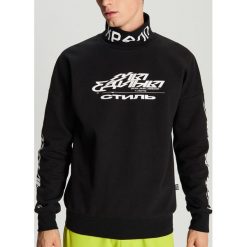 Bluza z golfem kolekcja MGNG x Czarny. Czarne bluzy męskie Cropp, s, bez wzorów, z golfem, bez rękawów, bez kaptura. Za 99,99 zł.