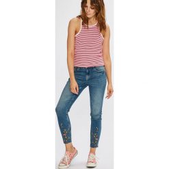 Jacqueline de Yong - Jeansy Camilla. Niebieskie jeansy damskie skinny marki Jacqueline de Yong, z haftami, z elastanu. W wyprzedaży za 89,90 zł.
