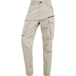 GStar ROVIC ZIP 3D STRAIGHT TAPERED Bojówki beige. Brązowe bojówki męskie G-Star, z bawełny. Za 469,00 zł.