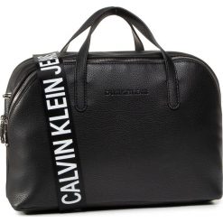 Torebka CALVIN KLEIN JEANS - Duffle K60K606867 BDS. Czarne torebki klasyczne damskie Calvin Klein Jeans, bez wzorów, z jeansu, klasyczne, bez dodatków. Za 579,00 zł.
