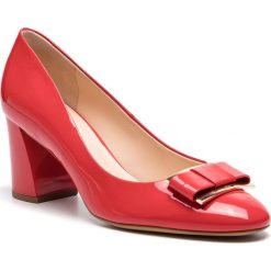 Półbuty HÖGL - 7-105064 Scarlet 4300. Czerwone półbuty damskie HÖGL, z aplikacjami, ze skóry, eleganckie, bez obcasa, na obcasie, bez zapięcia. W wyprzedaży za 399,00 zł.