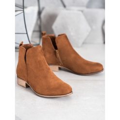 Zamszowe botki. Botki damskie eVento, z zamszu, bez obcasa, bez zapięcia. Za 139,00 zł.