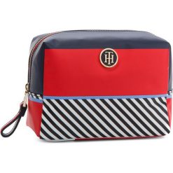 Kosmetyczka TOMMY HILFIGER - Poppy Wash Bag Multi Stripe AW0AW05322 902. Niebieskie kosmetyczki męskie TOMMY HILFIGER, z materiału. Za 229,00 zł.