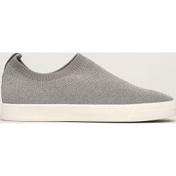 Caprice - Tenisówki. Szare trampki i tenisówki damskie Caprice, bez wzorów, ze skóry, bez zapięcia. W wyprzedaży za 159,90 zł.