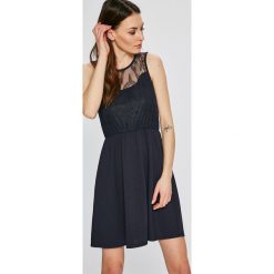 Vero Moda - Sukienka. Niebieskie sukienki damskie Vero Moda, na co dzień, s, bez wzorów, z elastanu, casualowe, z okrągłym kołnierzem, bez rękawów, mini, rozkloszowane. W wyprzedaży za 89,90 zł.