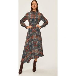 Answear - Sukienka. Niebieskie sukienki damskie ANSWEAR, s, bez wzorów, z wiskozy, z okrągłym kołnierzem, z długim rękawem, długie, maxi, rozkloszowane. W wyprzedaży za 129,90 zł.