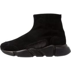Selected Femme SLFVIRA HIGHTOP SLIPON Sneakersy wysokie black. Czarne trampki i tenisówki damskie marki Selected Femme, ze skóry. Za 549,00 zł.
