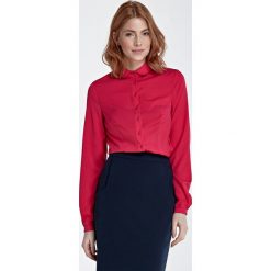 Bluzka z okragłym kołnierzykiem - fuksja. Czerwone bluzki damskie NIFE, xl, bez wzorów, z poliesteru, z okrągłym kołnierzem, bez rękawów. Za 139,00 zł.