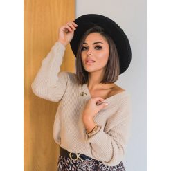 SWETER CHARLOTTE BEIGE. Brązowe swetry damskie Fanaberia.com, bez wzorów, eleganckie, bez rękawów, bez kaptura. Za 109,90 zł.