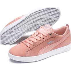 Puma buty damskie Smash Wns v2 SD Peach Bud Silver Pu 38. Szare buty sportowe damskie Puma, bez wzorów, z zamszu, sportowe, trekkingowe. W wyprzedaży za 235,00 zł.