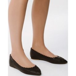 Czarne Balerinki Newish. Czarne baleriny damskie Born2be, bez wzorów, bez obcasa, na płaskiej podeszwie. Za 69,99 zł.
