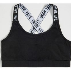 Sportowy top - Czarny. Czarne topy damskie Sinsay, m, bez wzorów, bez rękawów. Za 24,99 zł.