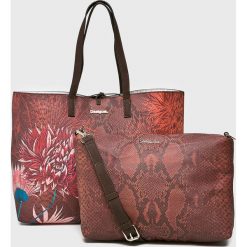 Desigual - Torebka dwustronna. Różowe torebki klasyczne damskie marki Desigual, w paski, ze skóry ekologicznej, na ramię, duże. W wyprzedaży za 219,90 zł.