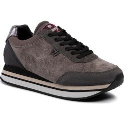 Sneakersy WRANGLER - Jungle Velvet WL92640A Grey 055. Szare półbuty damskie Wrangler, ze skóry. Za 339,00 zł.