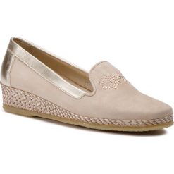 Espadryle SPIFFY - C-91221-52 Beig/Platino 708. Brązowe espadryle damskie Spiffy, z aplikacjami, ze skóry, bez obcasa, na płaskiej podeszwie. W wyprzedaży za 279,00 zł.