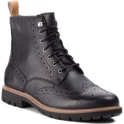 Kozaki CLARKS - Batcombe Lord 261348577 Black. Czarne glany męskie Clarks, z materiału. W wyprzedaży za 439,00 zł.