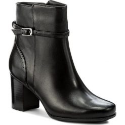 Botki CLARKS - Kensett Diana 261296414 Black Leather. Czarne botki damskie na obcasie marki Clarks, z materiału. W wyprzedaży za 329,00 zł.