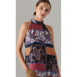 Top z dekoltem halter - Czarny. Czarne topy damskie Mohito, bez wzorów, bez kołnierzyka. W wyprzedaży za 39,99 zł.