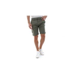 Szorty i Bermudy Guess M92D18 WBFEO. Zielone spodenki i szorty męskie Guess, m, z aplikacjami. Za 237,14 zł.