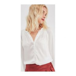 Bluzka damska. Szare bluzki damskie Promod, na co dzień, bez wzorów, z tkaniny, eleganckie, z koszulowym kołnierzykiem, z długim rękawem. Za 169,90 zł.