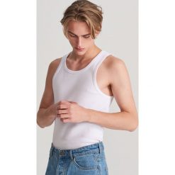Tank top z prazkowanej dzianiny - Biały. Białe t-shirty męskie Reserved, xl, z dzianiny. Za 29,99 zł.
