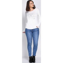 Biała Bluzka Part Of World. Białe bluzki damskie marki Born2be, xl, z aplikacjami, z okrągłym kołnierzem, z długim rękawem. Za 34,99 zł.