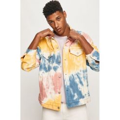 Levi's - Kurtka jeansowa. Czerwone płaszcze męskie Levi's®, s, bez wzorów, z bawełny, krótkie, bez kaptura. Za 459,90 zł.