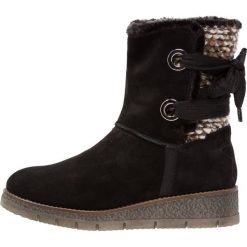 S.Oliver RED LABEL Botki na koturnie black. Czarne buty zimowe damskie s.Oliver RED LABEL, z materiału, na koturnie. W wyprzedaży za 255,20 zł.