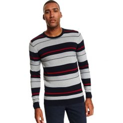 Sweter multikolorowy. Niebieskie swetry męskie Top Secret, na zimę, xl, w paski, z jeansu, klasyczne, z klasycznym kołnierzykiem, bez kaptura. W wyprzedaży za 49,99 zł.