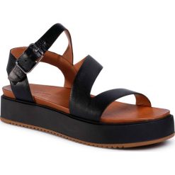 Sandały INUOVO - 112041 Black. Czarne klapki damskie Inuovo, bez wzorów, ze skóry, bez obcasa, na koturnie. W wyprzedaży za 239,00 zł.