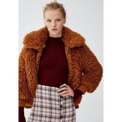 Prążkowany sweter z półgolfem. Swetry damskie Pull&Bear. Za 59,90 zł.