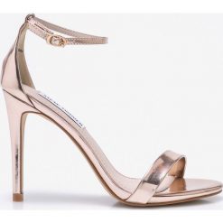 Steve Madden - Sandały Stecy. Różowe sandały damskie Steve Madden, bez wzorów, z materiału, bez obcasa, na obcasie, na klamry. W wyprzedaży za 249,90 zł.