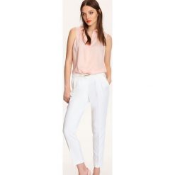 Bluzka bez rękawów. Różowe bluzki damskie z tkaniny, eleganckie. W wyprzedaży za 24,99 zł.