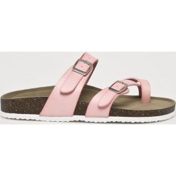 Steve Madden - Klapki Bryceee Madden Girl. Białe klapki damskie Steve Madden, bez wzorów, ze skóry, bez obcasa, na obcasie. W wyprzedaży za 69,90 zł.