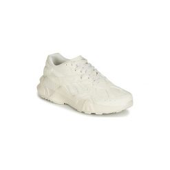 Buty Reebok Classic AZTREK. Brązowe trampki męskie Reebok Classic, bez wzorów, bez zapięcia. Za 479,00 zł.