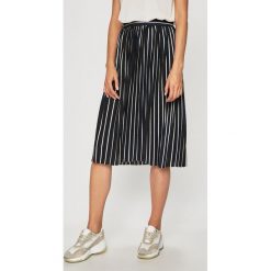 Only - Spódnica. Zielone spódniczki damskie ONLY, s, bez wzorów, z elastanu, midi, rozkloszowane. W wyprzedaży za 69,90 zł.