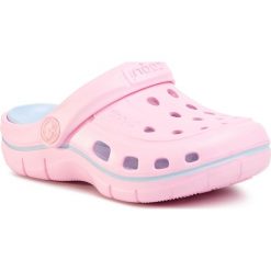 Klapki COQUI - Jumper 6353-100-3840 Pink/Blue. Różowe sandały dziewczęce Coqui, z tworzywa sztucznego, bez zapięcia. Za 69,00 zł.