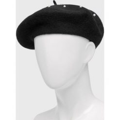 Answear - Beret. Czarne czapki damskie ANSWEAR, bez wzorów, z wełny. W wyprzedaży za 34,90 zł.