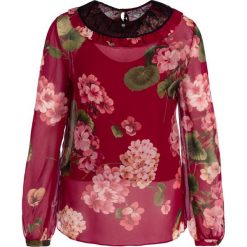 Bluzka TwinSet 192TP2724. Czerwone bluzki damskie Twinset, bez wzorów, z wiskozy, bez kołnierzyka, bez rękawów. W wyprzedaży za 409,00 zł.