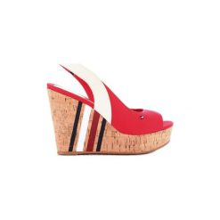 Sandały Tommy Hilfiger FW03839. Czerwone sandały damskie TOMMY HILFIGER, bez wzorów, bez obcasa, bez zapięcia. Za 375,21 zł.