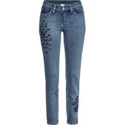 Dżinsy z haftem bonprix niebieski "bleached”. Niebieskie jeansy damskie bonprix. Za 109,99 zł.