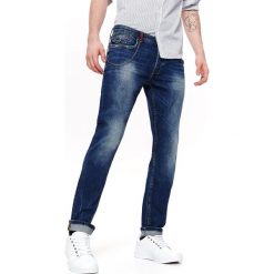Spodnie denim dopasowane. Spodnie męskie Top Secret, na co dzień, na lato, m, w paski, z jeansu, eleganckie. W wyprzedaży za 69,99 zł.
