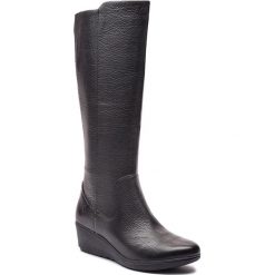 Kozaki CLARKS - Un Tallara Esa 261355444 Black. Czarne kozaki damskie Clarks, ze skóry, przed kolano, na wysokim obcasie, na obcasie, bez zapięcia. W wyprzedaży za 449,00 zł.