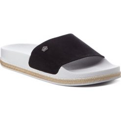 Klapki TAMARIS - 1-27112-20 Black 001. Czarne klapki damskie Tamaris, bez wzorów, ze skóry, bez obcasa. W wyprzedaży za 119,00 zł.