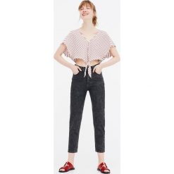 Jeansy mom fit basic. Niebieskie jeansy damskie relaxed fit Pull&Bear. Za 79,90 zł.